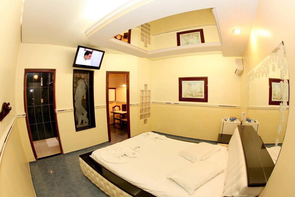 Hotel & Motel Le Baron (Adults Only) Pôrto Ferreira Δωμάτιο φωτογραφία