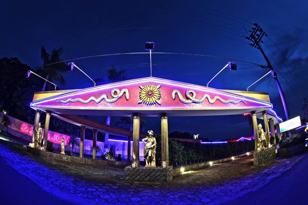Hotel & Motel Le Baron (Adults Only) Pôrto Ferreira Εξωτερικό φωτογραφία