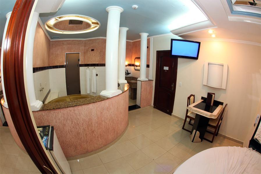 Hotel & Motel Le Baron (Adults Only) Pôrto Ferreira Εξωτερικό φωτογραφία
