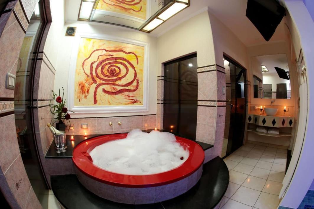 Hotel & Motel Le Baron (Adults Only) Pôrto Ferreira Εξωτερικό φωτογραφία